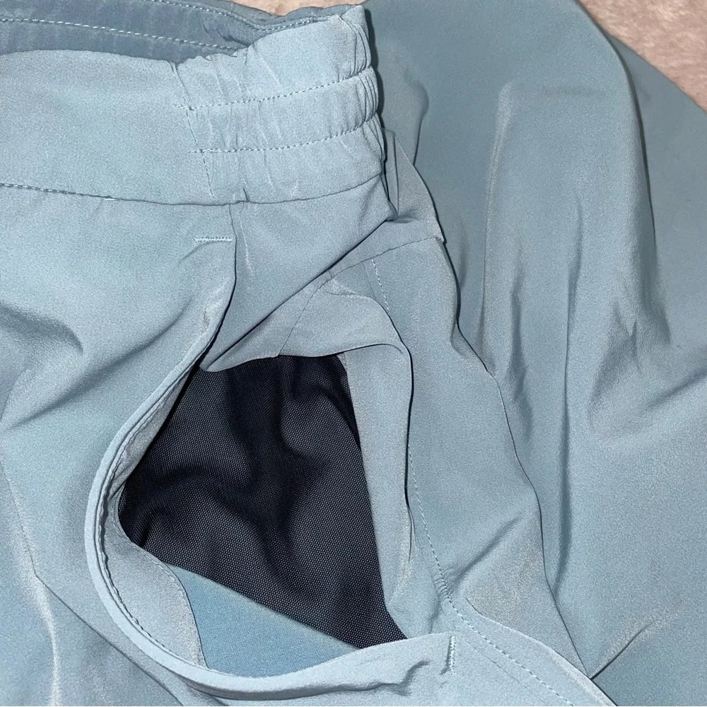 Lululemon shorts size 34 - Picture 5 of 11